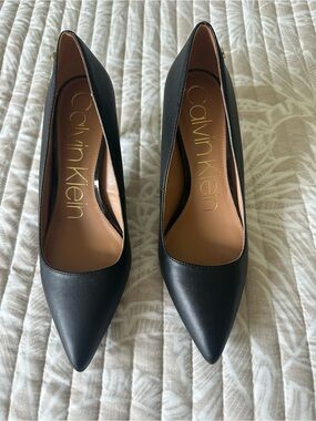 Calvin Klein Black Pointed-Toe Leather Pumps